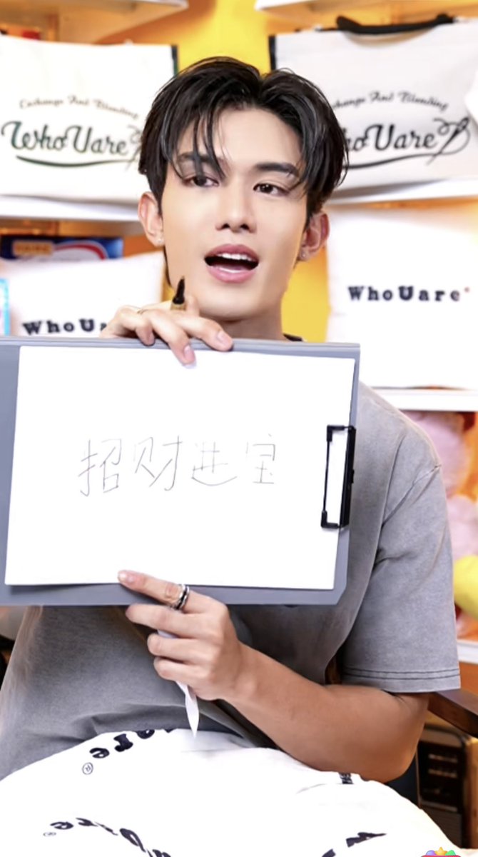 TalayLiu's tweet photo. 招财进宝 and 财运亨通
hope phi phi have big money
#netsiraphop
#Whouare https://t.co/qM5MNydhV8