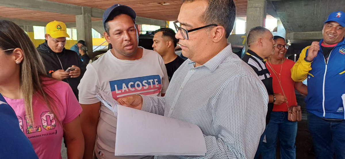 #EnFotos | Acompañé al Gobernador @AdolfoP_Oficial en el programa de Radio 'Activos con Adolfo' donde atendimos las solicitudes de la población que se acercó a dicho programa. #Venezuela @NicolasMaduro @MagaGutierrezV