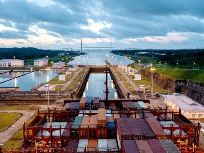 Canal de Panamá reducirá brevemente a 17 las reservas para esclusas Panamax en mayo @canaldepanama #MundoMaritimo buff.ly/3JaWgHY