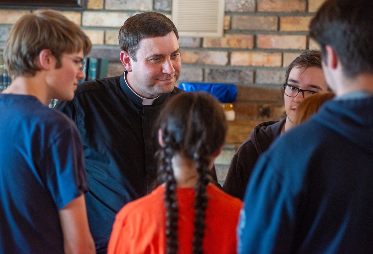 Throughout the year, the Catholic Studies department hosts students to engage in lively discussions about a variety of topics. This past week, Monsignor James Shea took the hot seat to field questions! #LifeatMary