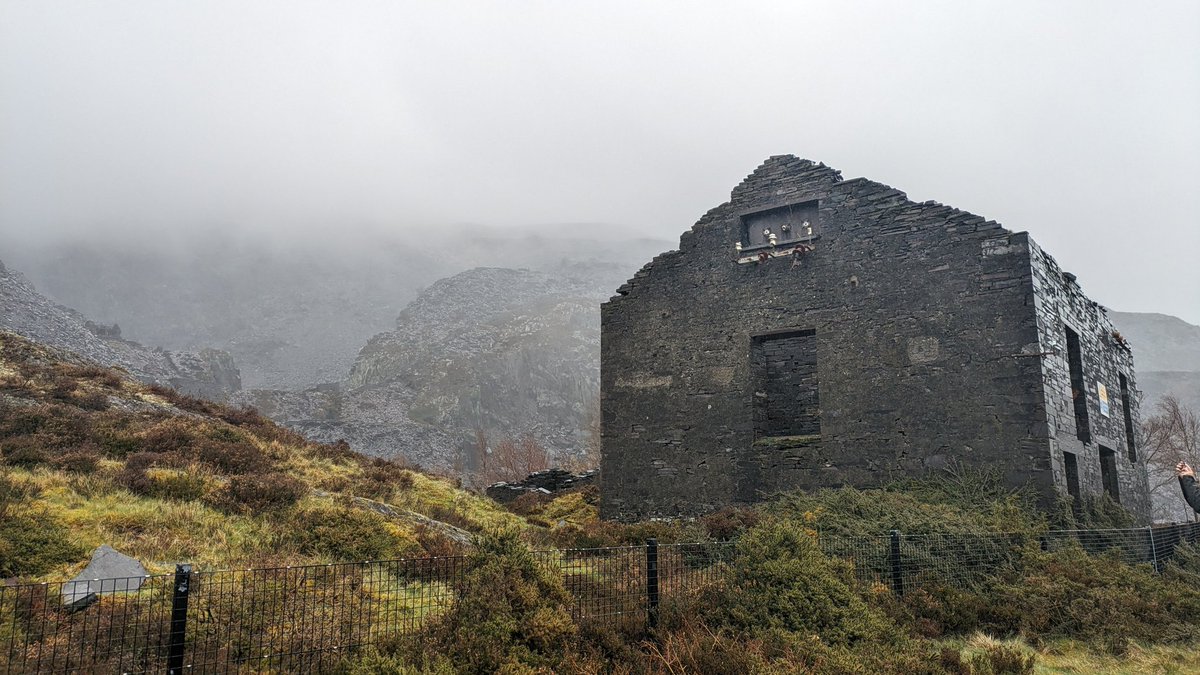 First stop Dinorwic Slate Quarry, the second largest in the world. Tramways carried slate down to the lake, where it was taken on to Caernarfon to be shipped. 🪨 #Worldheritage