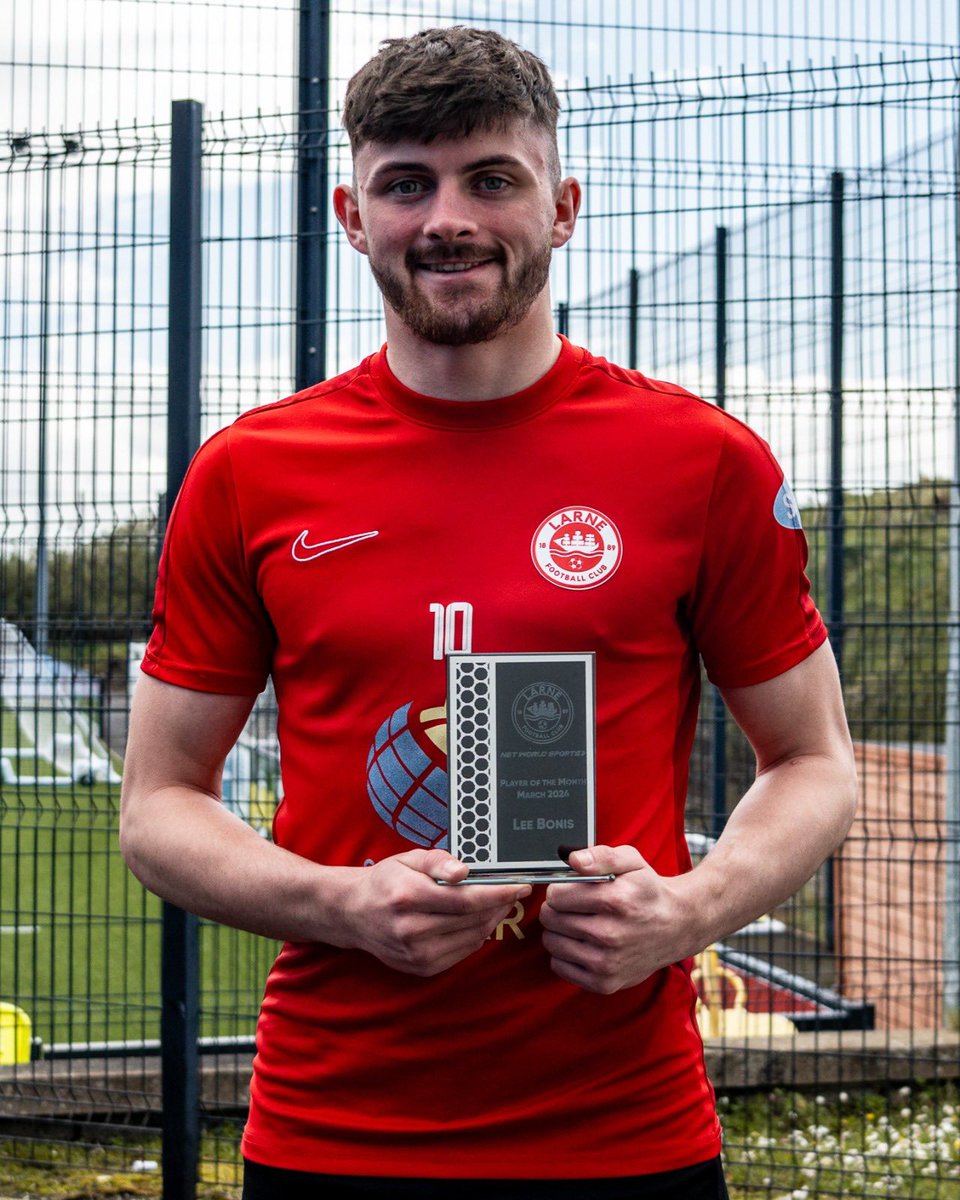 🔥 | 𝐋𝐞𝐞 𝐁𝐨𝐧𝐢𝐬 Collecting his @networldsports POTM award for March 👏 #WeAreLarne #ForTheTown