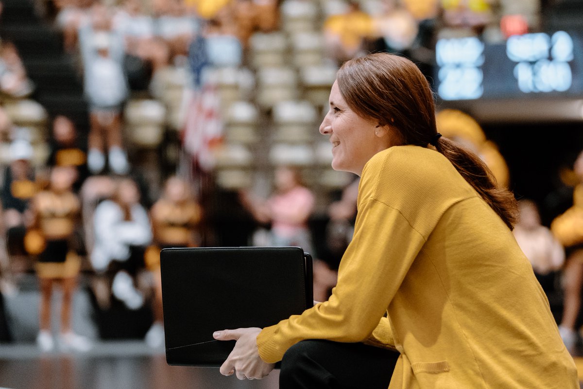 Happy Birthday to our leader, Dawn Sullivan!!! 🎂🎈🥳 #MIZ 🐯🏐