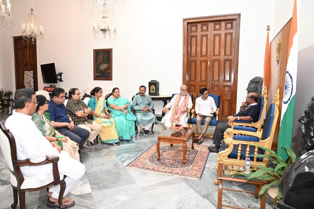 Led by our National General Secretary, Shri @abhishekaitc, our delegation met the Honorable Governor for the second time in 3 days. We won't rest until justice has been served!