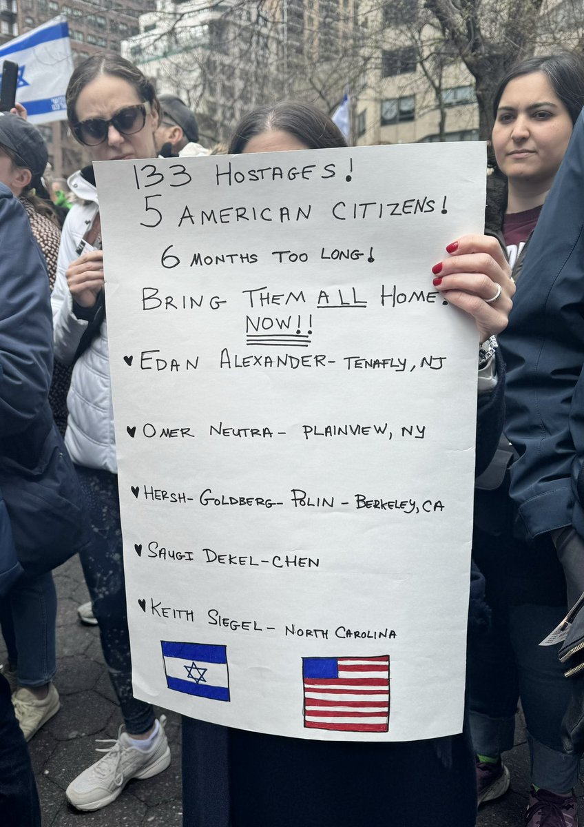 8 Americans are being held hostage by Hamas in Gaza. Never stop talking about them 🇺🇸 🇮🇱 Edan Alexander, New Jersey Omer Neutra, New York Sagui Dekel-Chen, Connecticut Hersh Goldberg-Polin, California Keith Siegel, North Carolina * Murdered on 10/7 and bodies kidnapped…