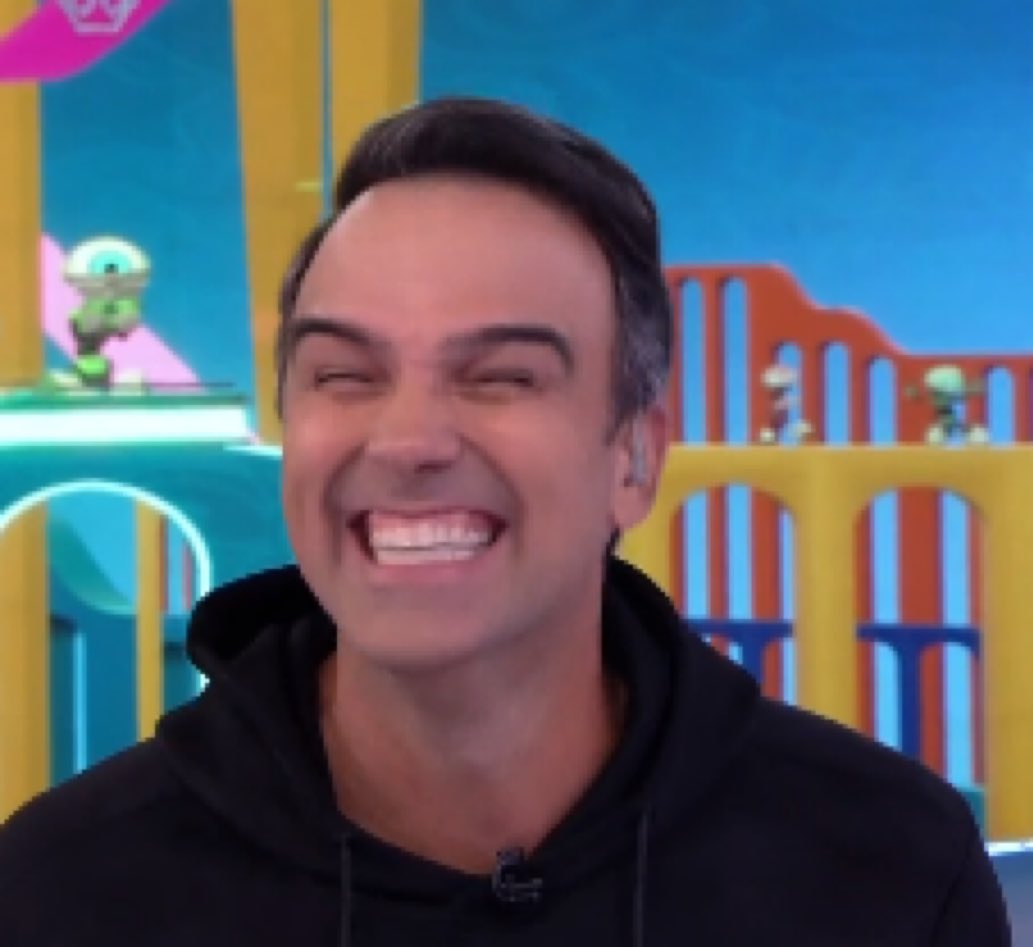 harpias's tweet image. Eu amo que a Bia entrou no programa tentando emplacar o “Brasil do Brasil” mas conseguiu foi emplacar o “tem um filme chamado 127 horas”