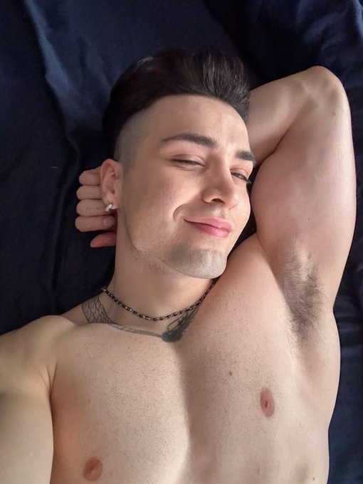 high asf but first selfie smiling heeey :) https://t.co/9o8f6qfWkl