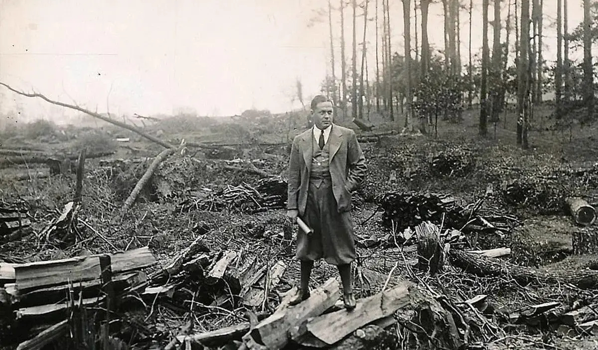 Is this the best golf photo? 📷 Arguably the greatest golfer of all-time building the greatest golf course in the world. Bobby Jones at Augusta. 1930.