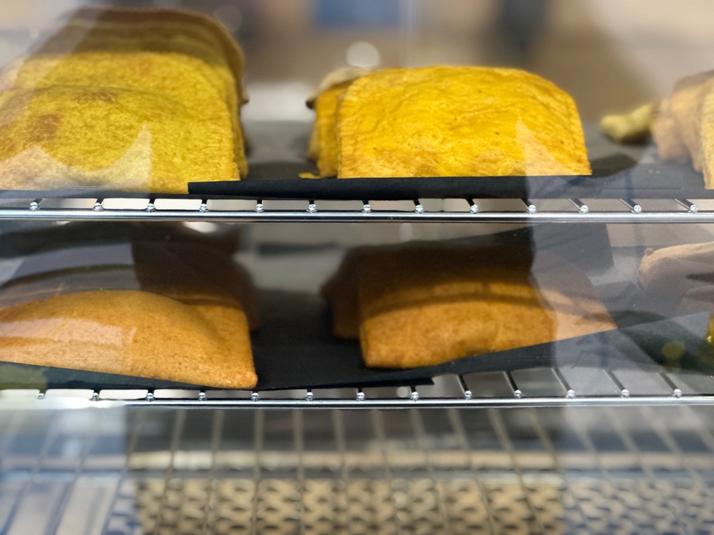 Hot and Ready! Freshly baked Jamaican Patty.  Hurry before they are gone.

#jamaicanpatty #jerkchicken #beefpatty #hotready #islandgrill #hamilton #joeyturks