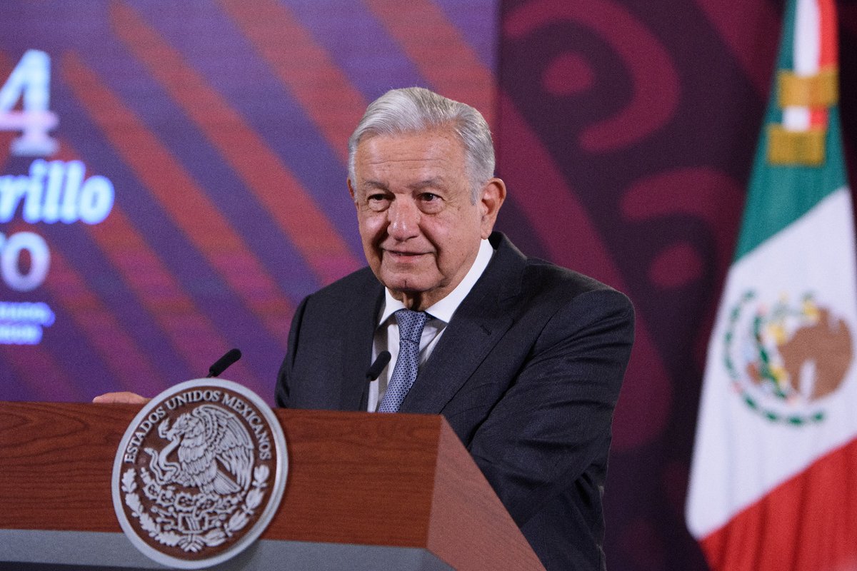 El presidente @lopezobrador_ informó que será dada a conocer la denuncia ante la Corte Internacional por asalto a la Embajada de México en Ecuador. Afirmó que los diplomáticos 'dejaron en alto el nombre de nuestra soberanía, del derecho de asilo y del derecho internacional'.