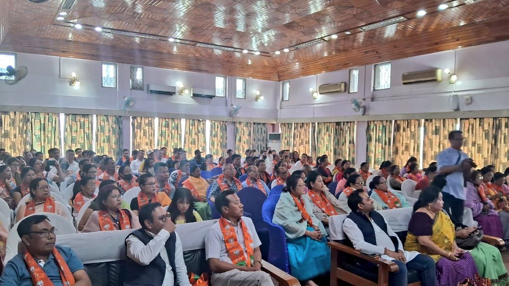 Today witnessed an incredibly energetic election campaign for BJP Candidate Shri @thbasantasingh at Hotel Nirmala, Imphal, organised by ST Morcha Manipur Pradesh. Special guests lighting up the event: 🔸 Hon'ble Dy. CM of Nagaland Shri @YanthungoPatton 🔸 State GS(Org) Shri…