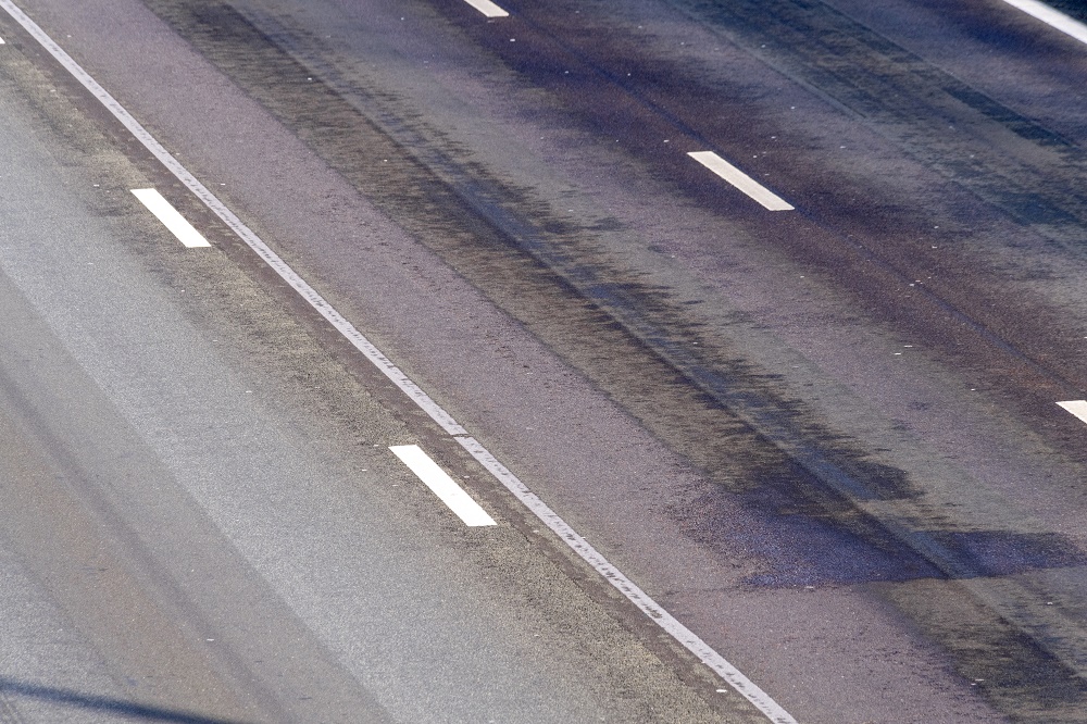 Vanaf vrijdag 21u tot en met maandag 5u vervangen we het asfalt op de Ring #A10 West. De weg richting de Coentunnel is dicht ter hoogte van de op- en afrit S105. Verkeer wordt omgeleid via de Ring van #Amsterdam en moet rekening houden met extra reistijd. bit.ly/3JdvGhy