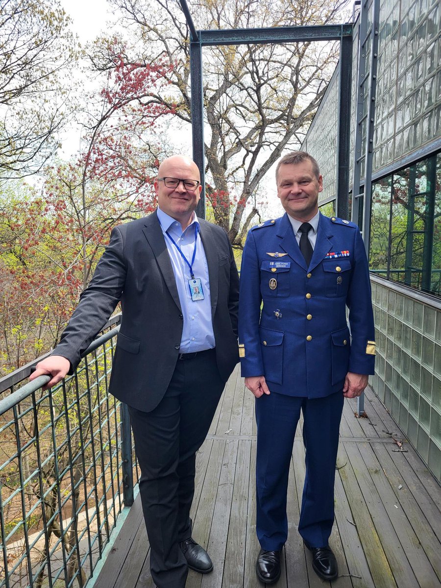 Flying high with the Happiest Air Force? A very good meeting with the Commander of 🇫🇮@FinnishAirForce , Major General Juha-Pekka Keränen. 🇫🇮🇺🇸 defense co-operation is moving forward.