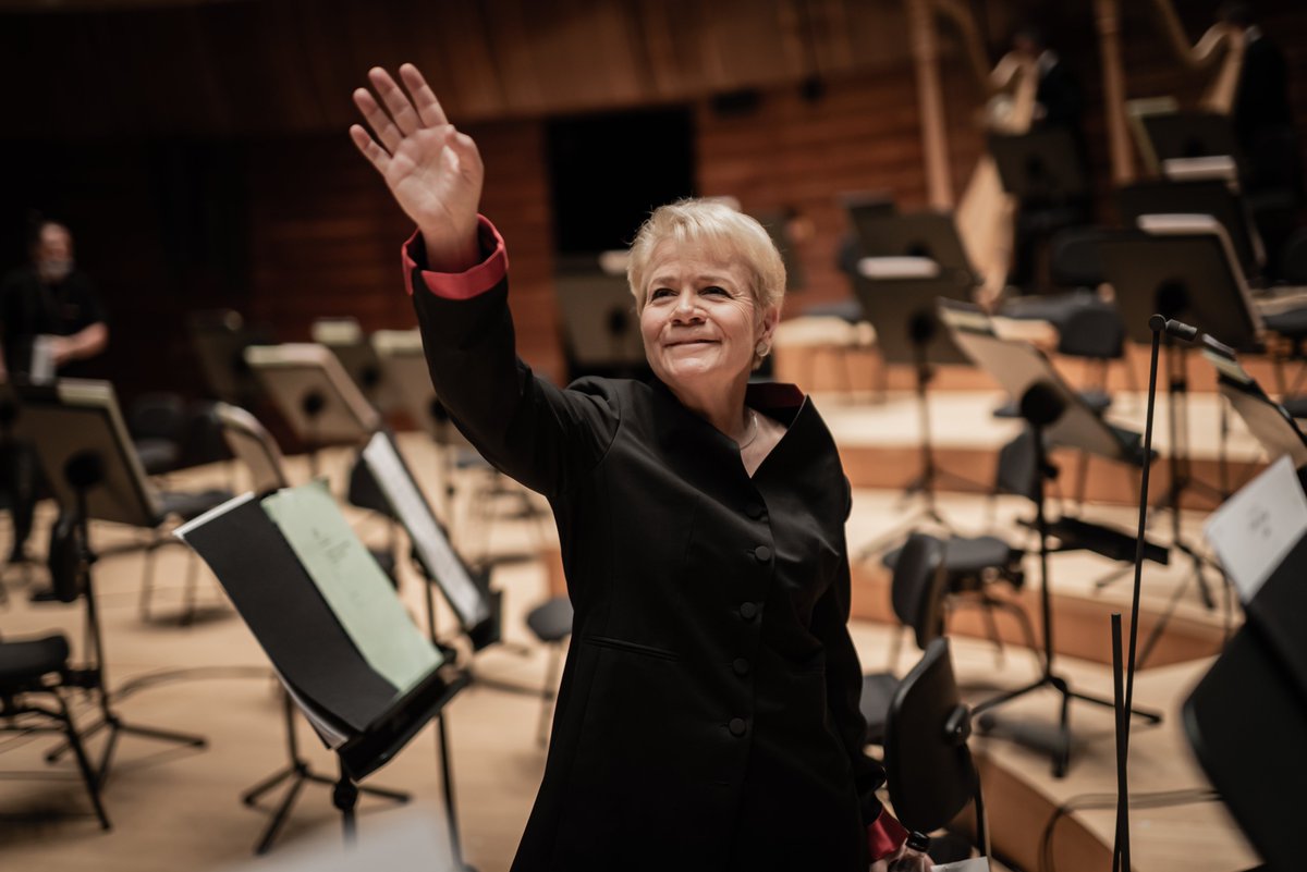 Dyrektor artystyczna I Dyrygentka NOSPR, Marin Alsop zadebiutuje w The Metropolitan Opera! Gratulujemy!! 😍 👉 lnkd.in/e5C6ZCEy Fot. Radosław Kaźmierczak