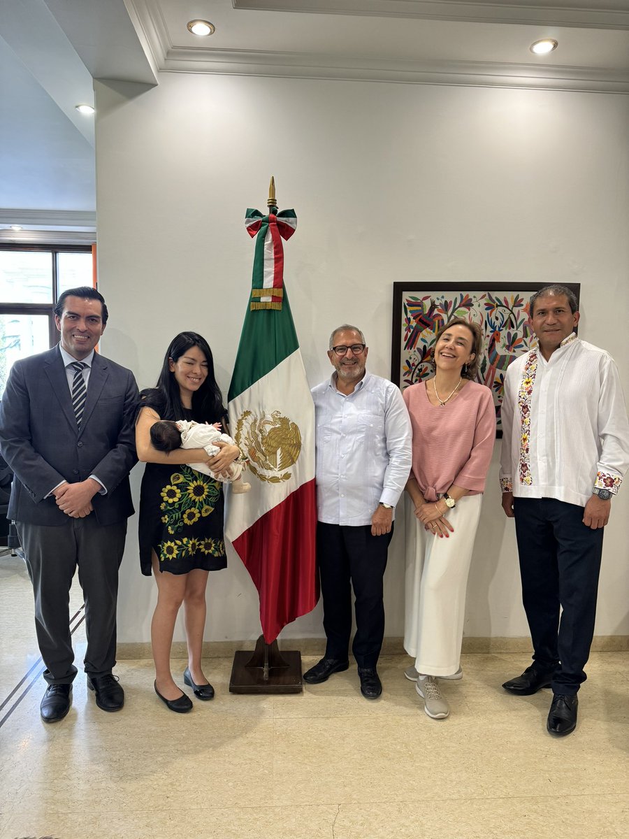 Registramos y dimos la bienvenida a la comunidad mexicana de India a Daniela Quiñones, hija Kharlo, diplomático miembro de @EmbaMexInd, y Susana. Enhorabuena!