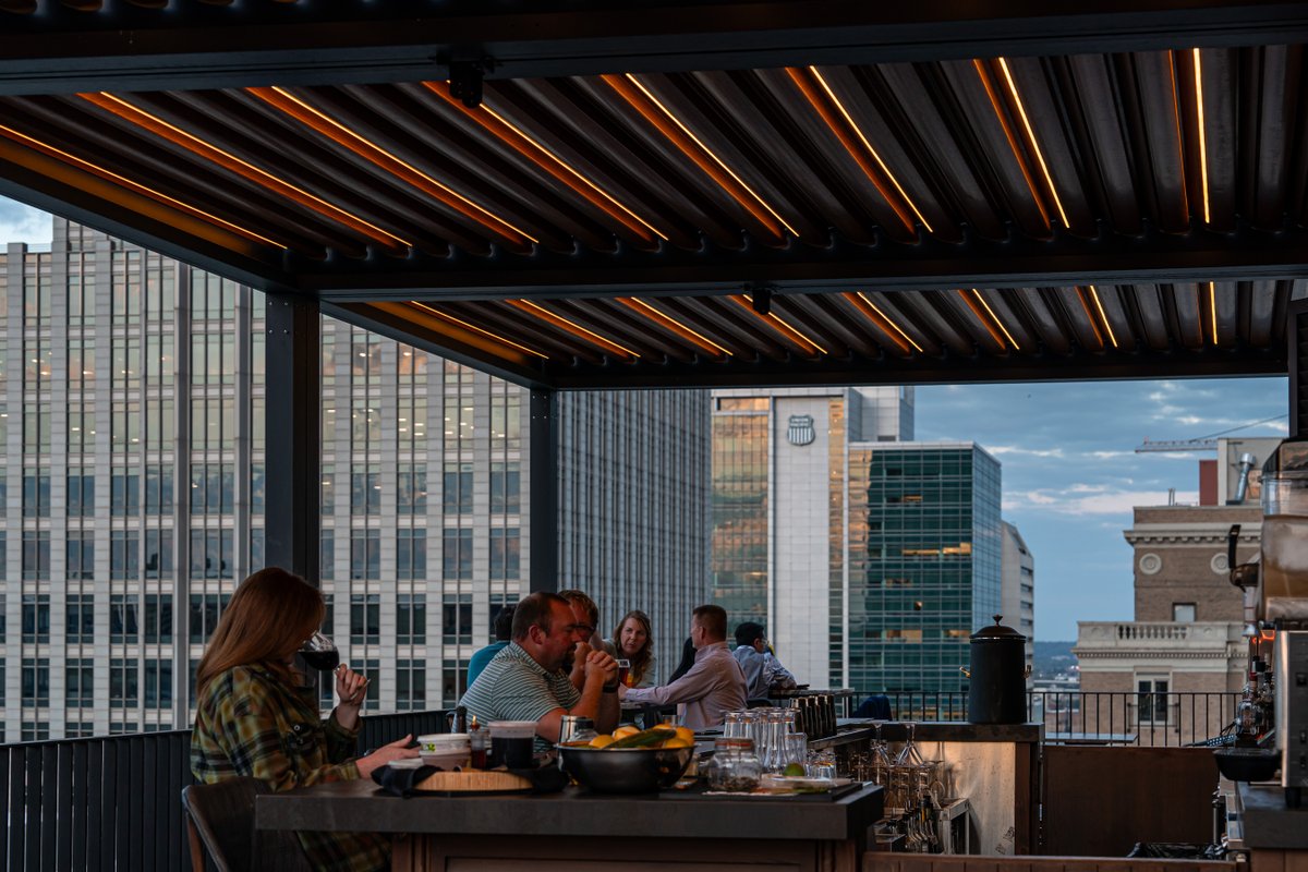 Stay in the heart of Omaha at The Peregrine Hotel! Throughout the hotel you’ll find falcon-inspired decor and art deco touches. Top off your stay with unmatched views at the rooftop bar: bit.ly/3TK6O5C