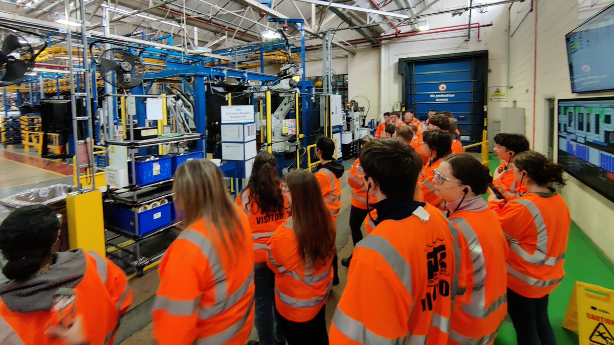 Huge thanks @ThermoKingEur Galway for hosting @UoGalwayEng students for our Advanced Manufacturing module Field Trip '24 🚌 Amazing #Robotics & #Sustainable manufacturing in action, including fleet of autonomous mobile forklifts! Super tour! @uniofgalway @ASMME_ie @I_Form_Centre