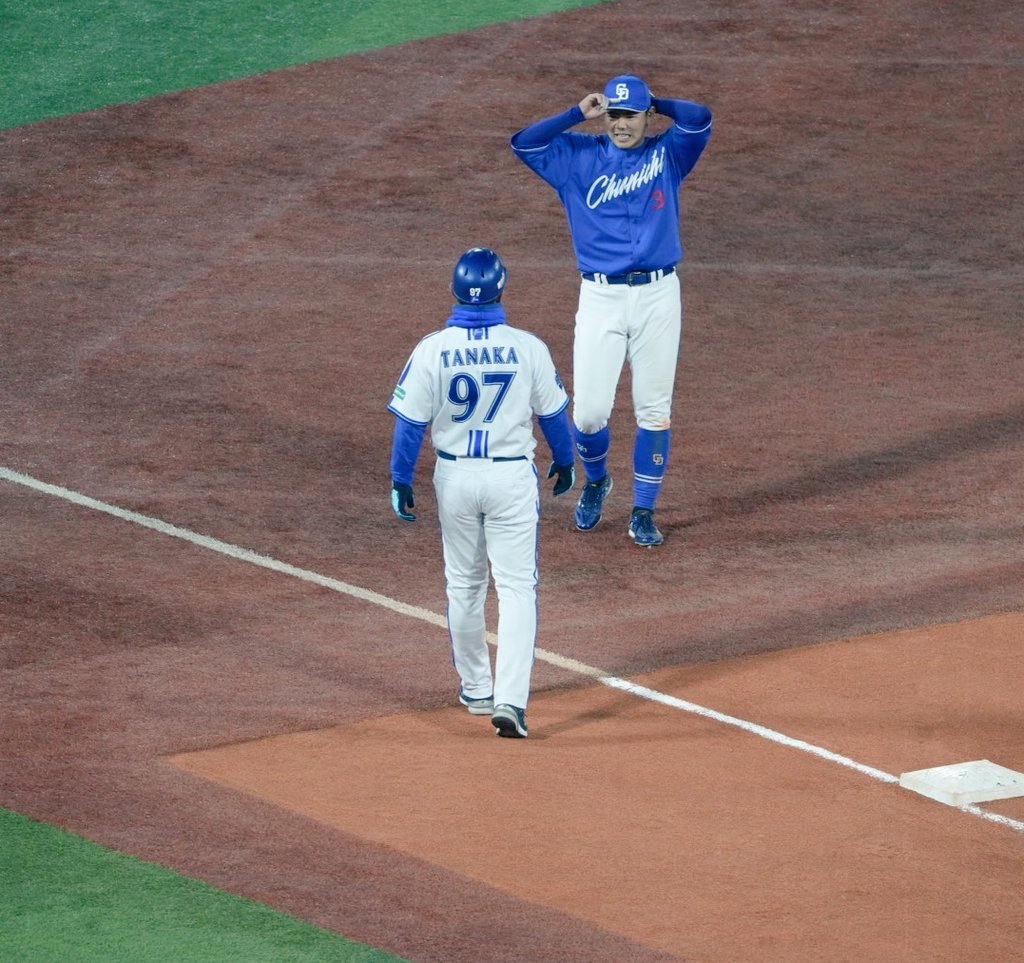 周平くん1000試合おめでとう！
かな
#田中浩康 #高橋周平 ⚾