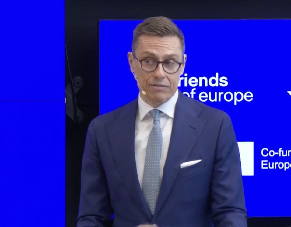 Finnish Pres @alexstubb recommends mandatory conscription (which 🇫🇮 maintained) 'for every #NATO country' (♂️ or a combination ♂️♀️) He calls it 'societal glue.' Not for nothing, Finns rank highest in Europe when polled as to how willing citizens are to defend their country.