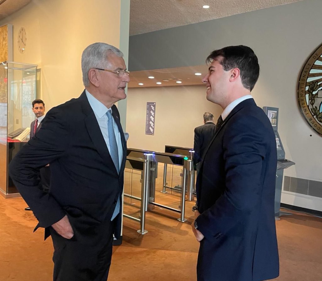 Thrilled to bump into the my distinguished friend, H.E. @Volkan_Bozkir, President of the 75th Session of the @UN General Assembly #UNGA75, while walking through the UN headquarters this week. Always a delight to greet him, such a pleasure to see him again. 🌍🤝🇺🇳🇹🇷