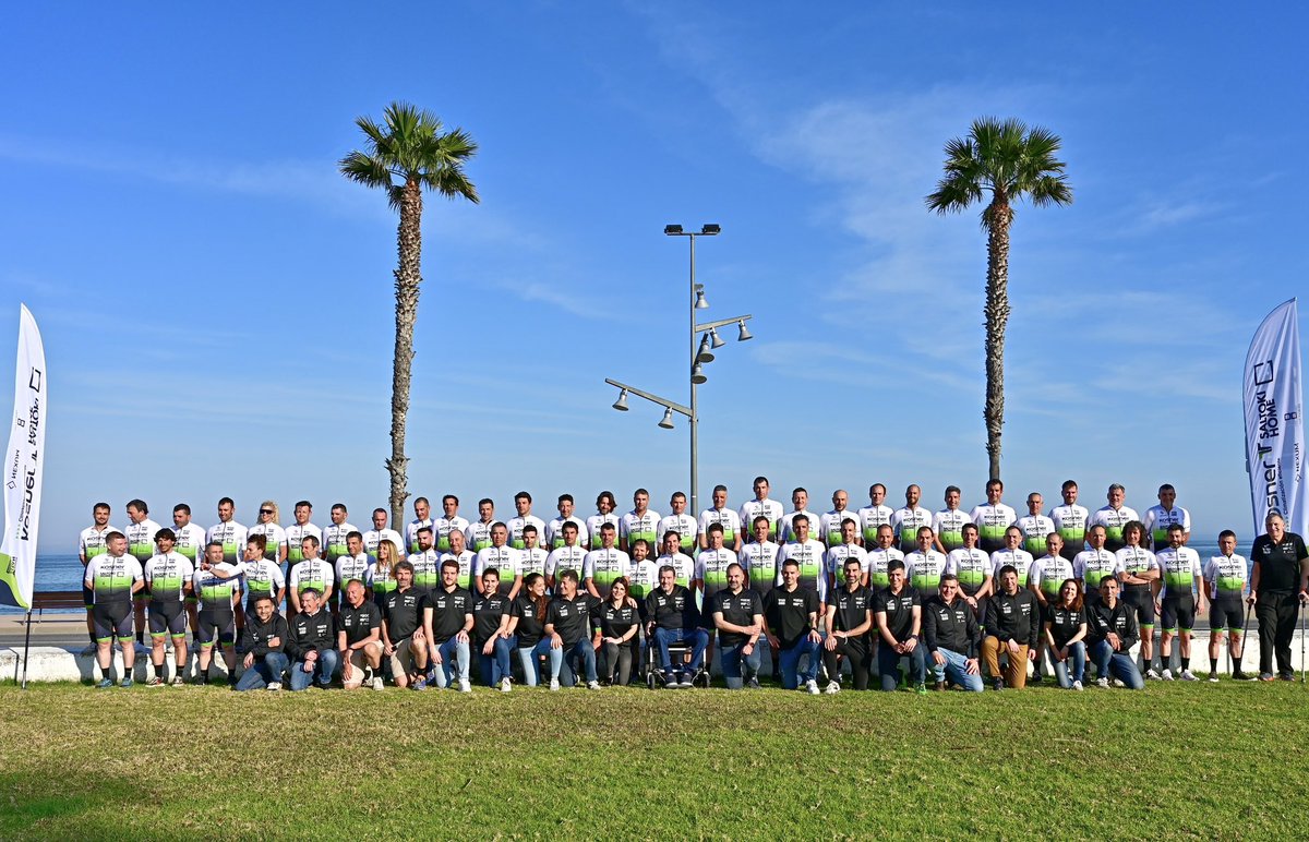 🚴🏻‍♂️ Unzué participó en la concentración del equipo Saltoki para motivar a sus 62 ciclistas que pedalearán contra la ELA en la @TitanDesert 🗣️ “Recordad que con vuestro esfuerzo y perseverancia estaréis ayudando a que la ELA pueda tener un tratamiento o una cura lo antes posible”