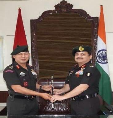 Maj Gen KT Gopala Krishnan, assumed command of #ShahbaazDivision as 38th GOC from Maj Gen Deepak Singh Bisht, On taking over the reins, the GOC exhorted all ranks to continue working with soldierly zeal, strive for excellence & be combat ready at all times #SudarshanChakraCorps