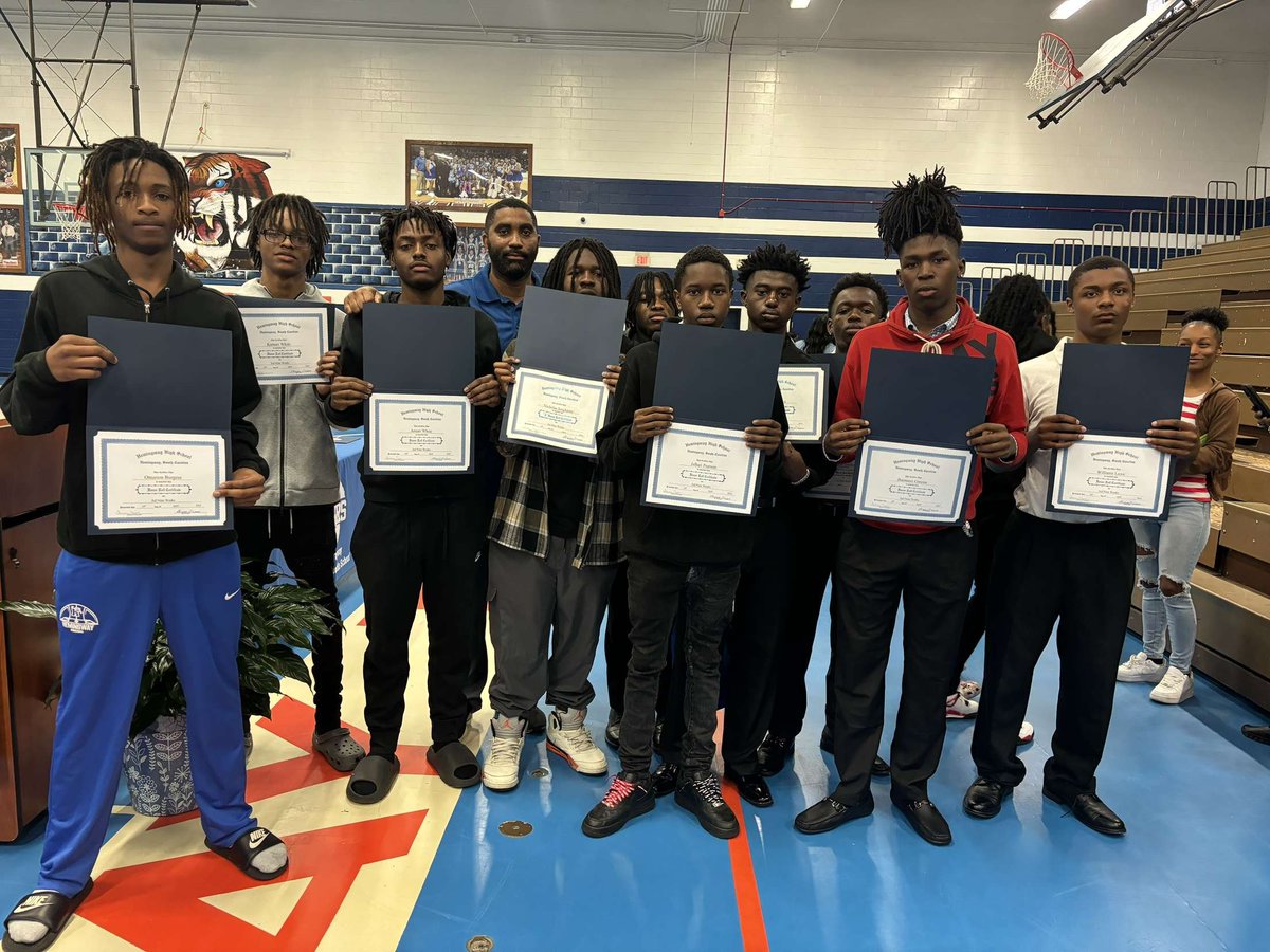 HONOR ROLL!!!! MY GUYZ REPRENSETING IN THE CLASS!!!!
