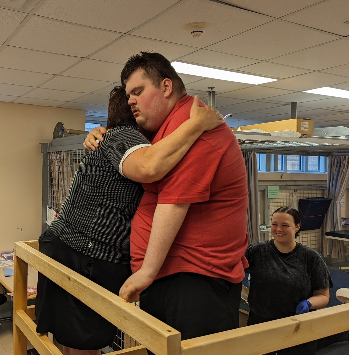 From his first moments in @hsc_winnipeg MICU to his first steps in physiotherapy, Joël's recovery was a testament to the power of determination and the unwavering support of a dedicated medical team: hscfoundation.mb.ca/stories/our-so…