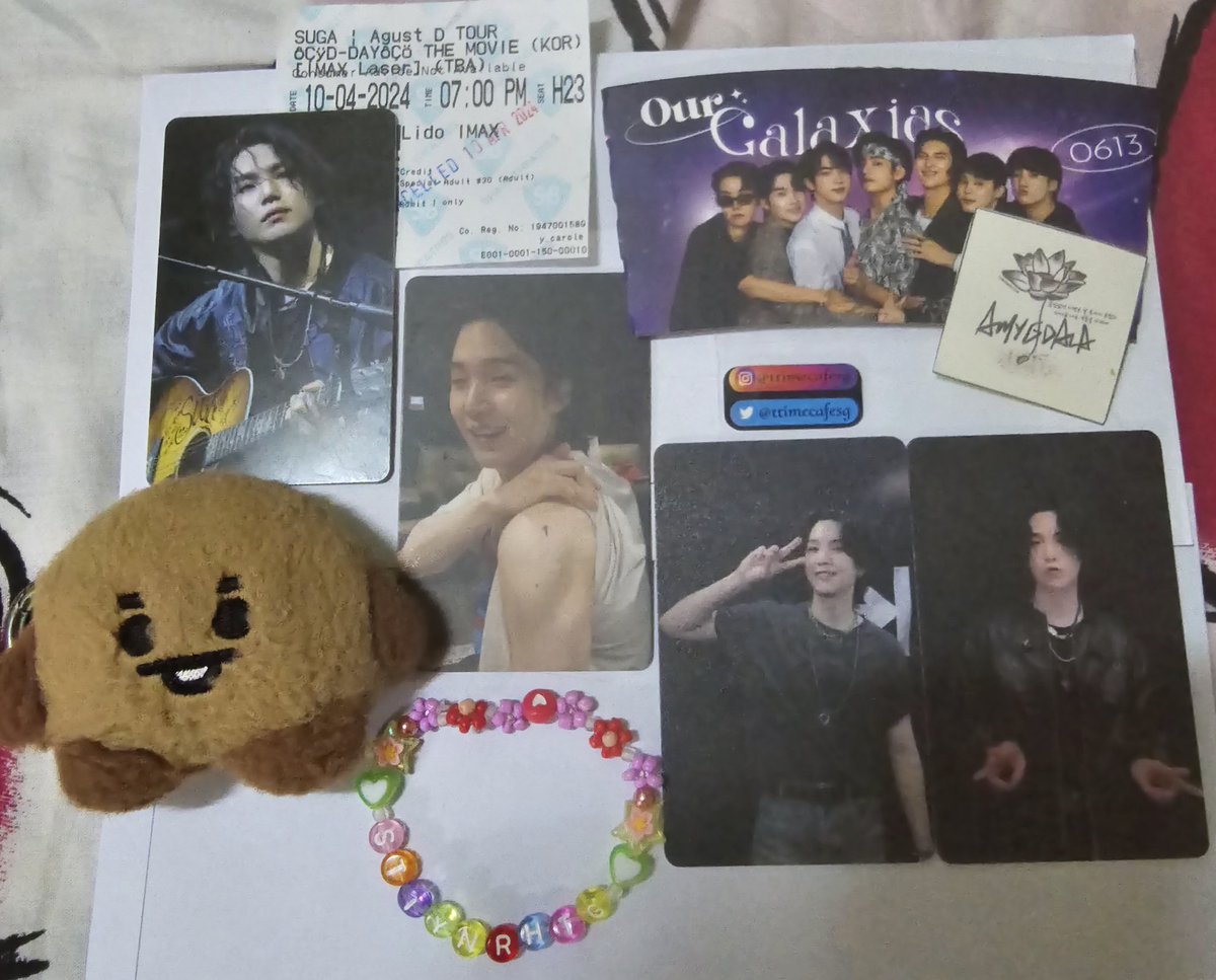 blueisland0313's tweet photo. So happy to experience #D_DAY_THEMOVIE with ARMYs in Sugapore 💜 Thanks for the pretty fansupport from @kookkoya @TTIMECAFESG @vantaekook_co
Also the sweet owner who made the pretty bracelet (if you see this ,can I ask for the meaning or title😄)
아포방포 🥰 
#AtTheMoviesWithSUGA https://t.co/3GgvN2rRUF
