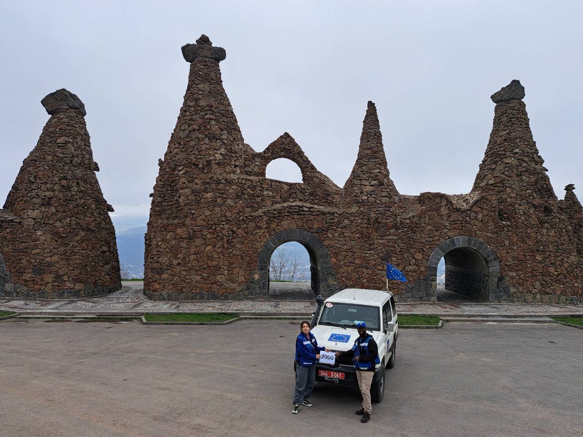 Today, #EUMA marks 2000 patrols to the border areas. 🇪🇺The Mission is tasked with observing & reporting on the situation on the ground along the🇦🇲side of the border with🇦🇿. We conduct patrols from 6 forward operating bases in Yeghegnadzor, Kapan, Goris, Jermuk, Martuni & Ijevan.