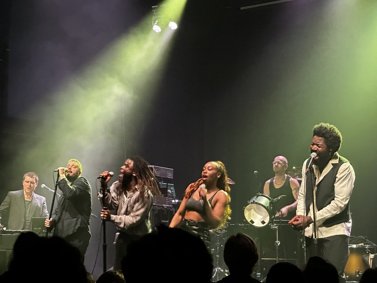 Safe to say I’m a fan now. Thanks for a kickass show @Youngfathers 

And thanks for dragging me to DC @JHSPHOTO_