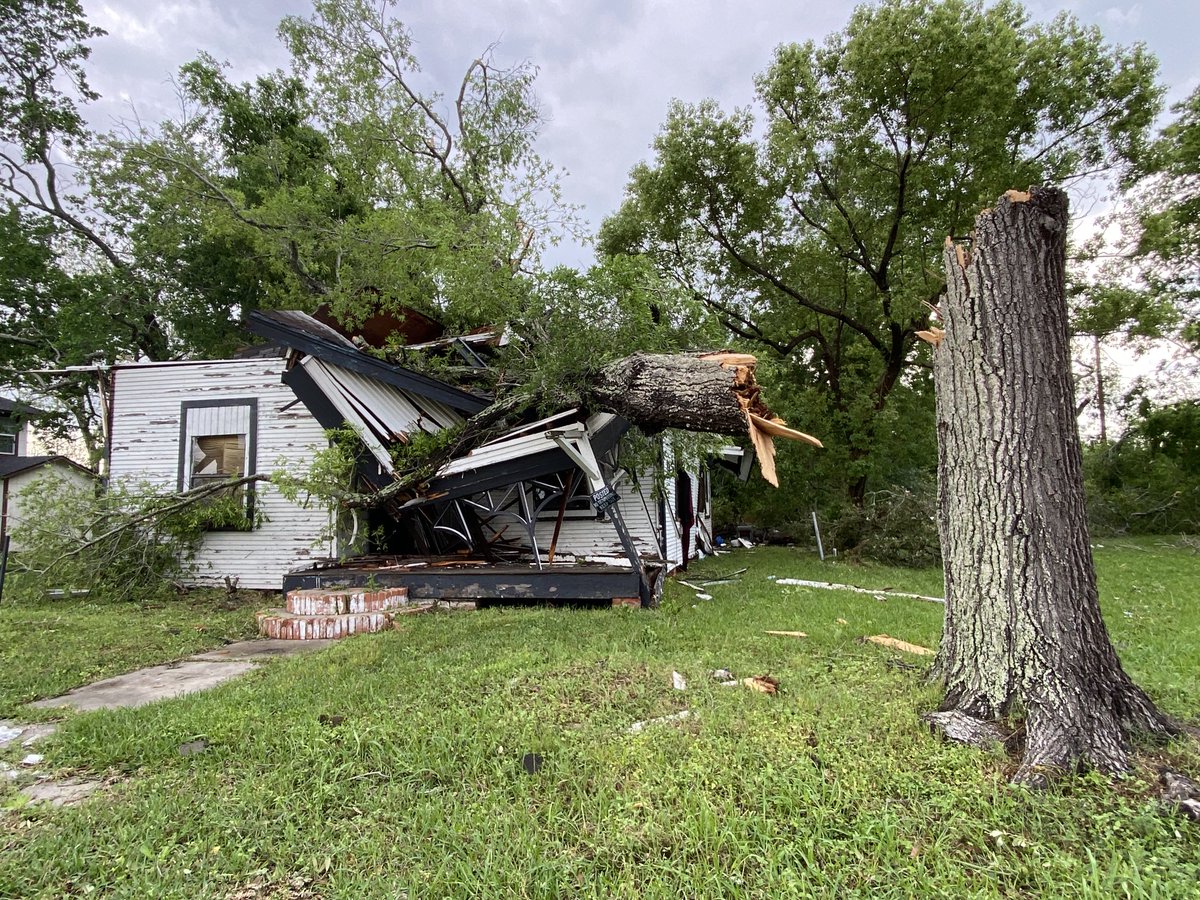 kimbpix's tweet photo. A snapped tree lies on top of a house on 12th St https://t.co/ShxF41B2cF