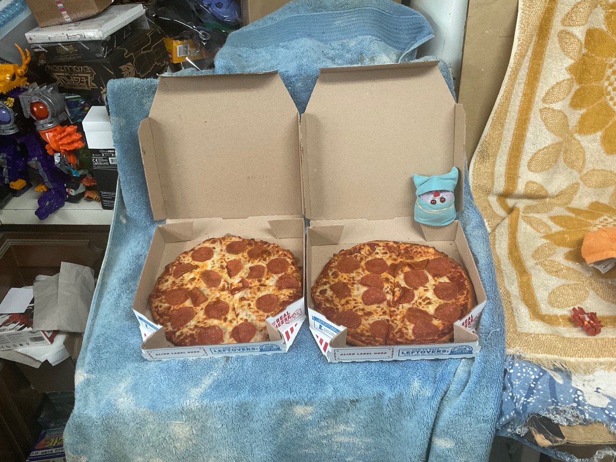 @Botcon
Puggle IDW Galvy: I Say That #Toxitron/#トキシトロン From #Transformers/#TransformersUniverse/#トランスフォーマーユニバース Would Enjoy My Owner's 2 #DominosPizza #GlutenFree #PepperoniPizzas On The Weds.04/10/2024 Day! #GalvyTFs #GalvyTFsPizza #Pizza #Pizzas🍕♒️🏴