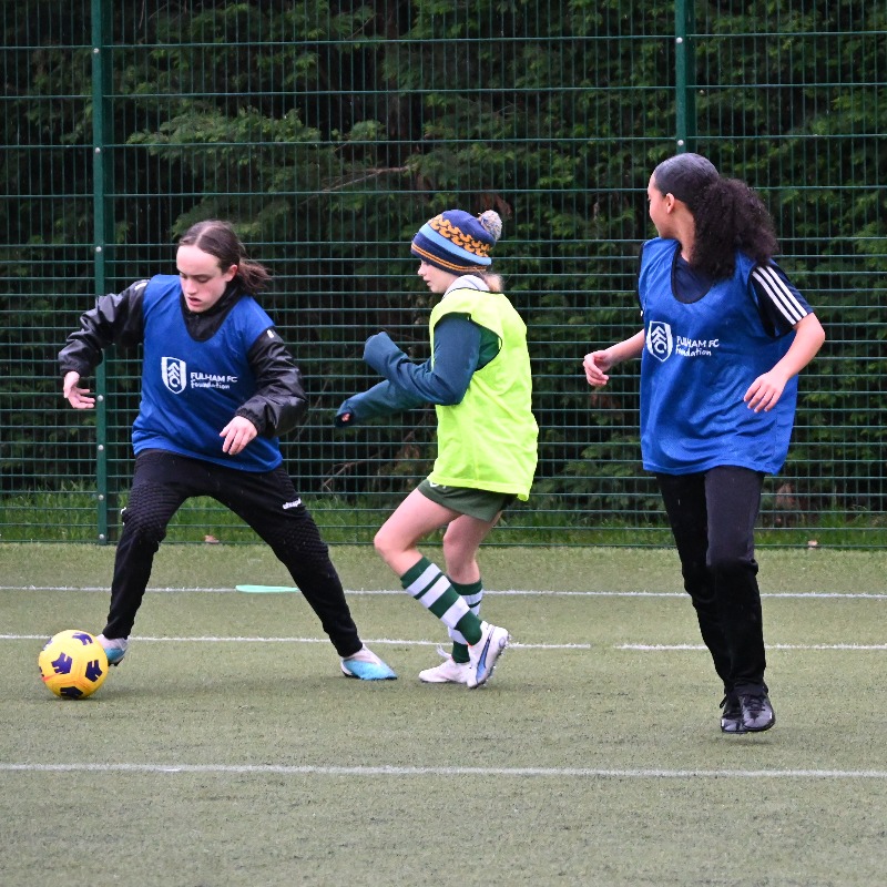Attention girls aged 8 to 14! ⚽🙋‍♀️ Introducing our brand-new Girls Development Centre at Fulham Cross Girls School, running on Tuesday evenings in Hammersmith & Fulham. fulhamsoccerschools.com #FemaleFootball #FulhamFootball #FutureLionessess