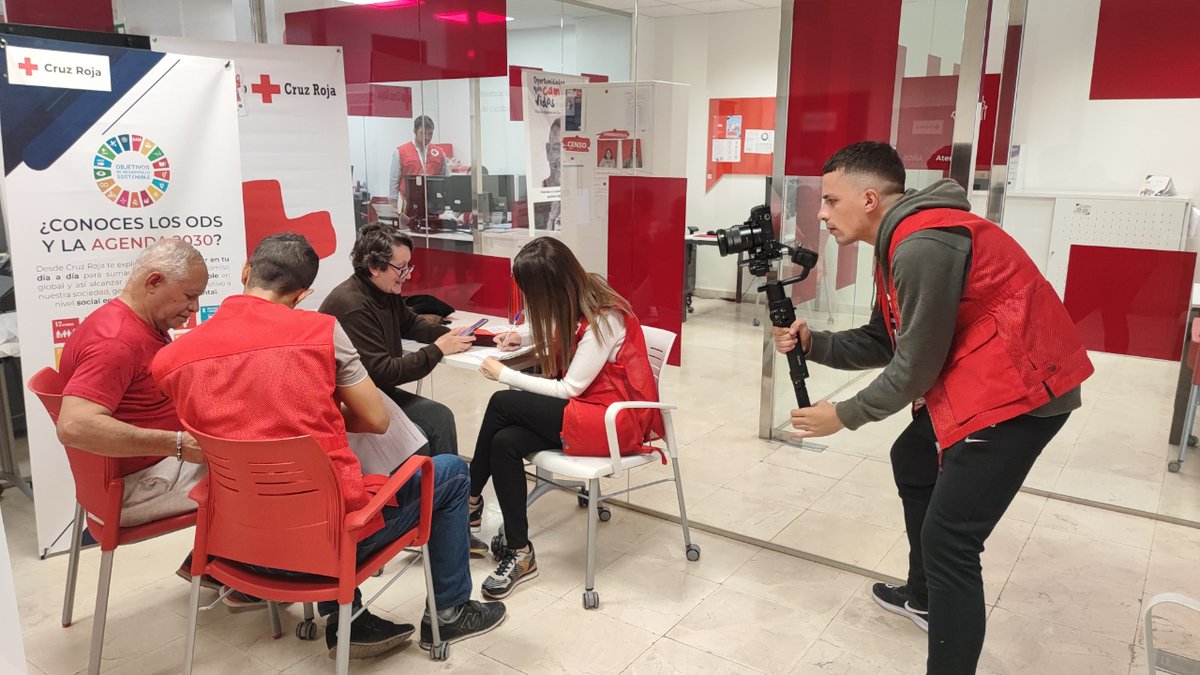 ¿La cámara de vídeo es una extensión de tu cuerpo? 🎥 ¿Te estás formando en #ComunicaciónAudiovisual y quieres seguir aprendiendo mientras difundes la labor social de #CruzRojaMadrid? 📺 Pues... ¡tenemos una beca para ti! 👉🏻 infojobs.net/madrid/beca-un…