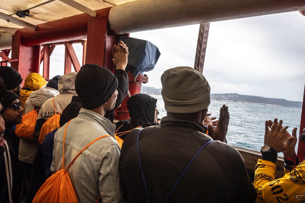 Rescue complete! This morning, the 55 survivors rescued 4 days ago by the teams of the #OceanViking finally reached a Place of Safety in #Livorno. We wish them well & hope they get the necessary care after all the suffering they endured in #Libya.