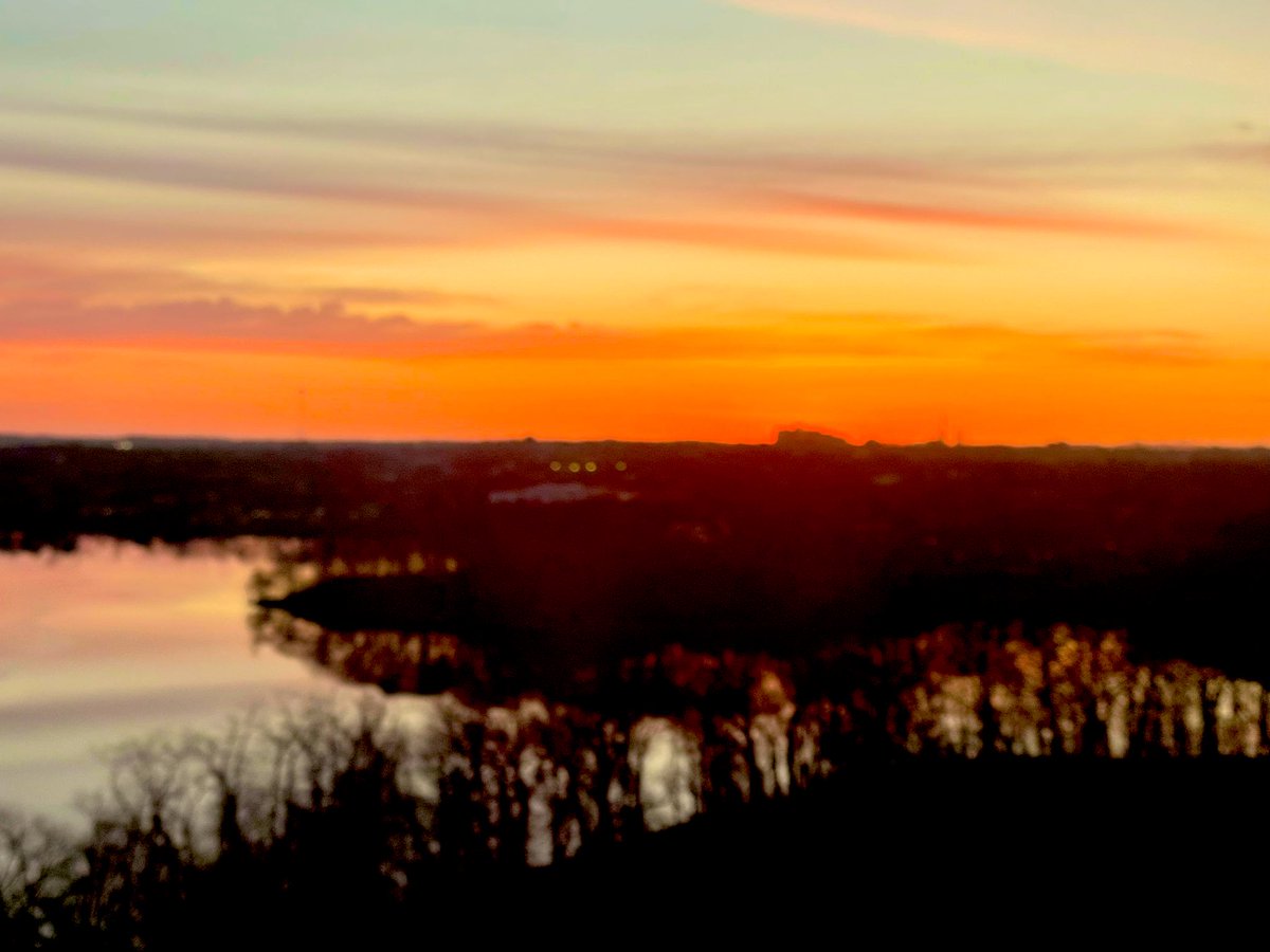 peterpayackpoet's tweet image. Not quite an #eclipse
but spectacular #multicolored
#Sunrise #Daybreak #Boston #Skyline #clouds
#Cambridge @ericfisher
@Pamelanbcboston
@ShiriSpear
@Met_CindyFitz @laabs
@weatherchannel @PeteNBCBoston
@NewEnglandInfo @sarahwroblewski
#followingnecn @antoinetteA
@Pamelanbcboston