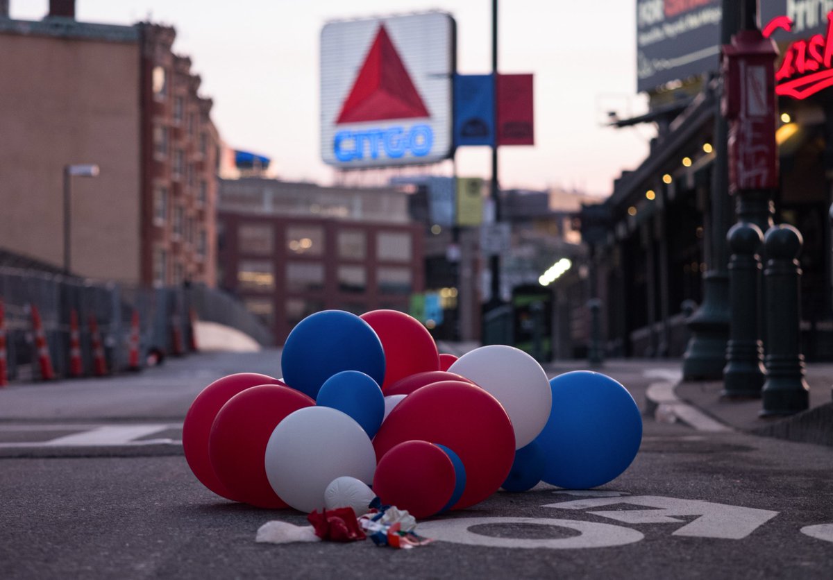 Balloons left over from yesterday’s #Boston Red Sox home-opener blow about in this morning’s light winds. Our weather forecast shows a possible late week storm. —> nbcboston.com/weather/late-w… 📸⁦@pictureboston⁩