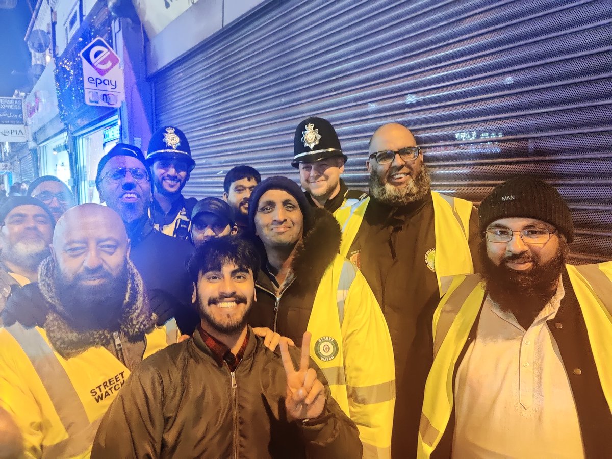 We worked closely with community members & @bhamts who joined us for our #ChaandRaat briefing and came out on patrol with us last night. Positive engagement/feedback with no issues or incidents. Another way how we continue to be transparent and build public trust & confidence.