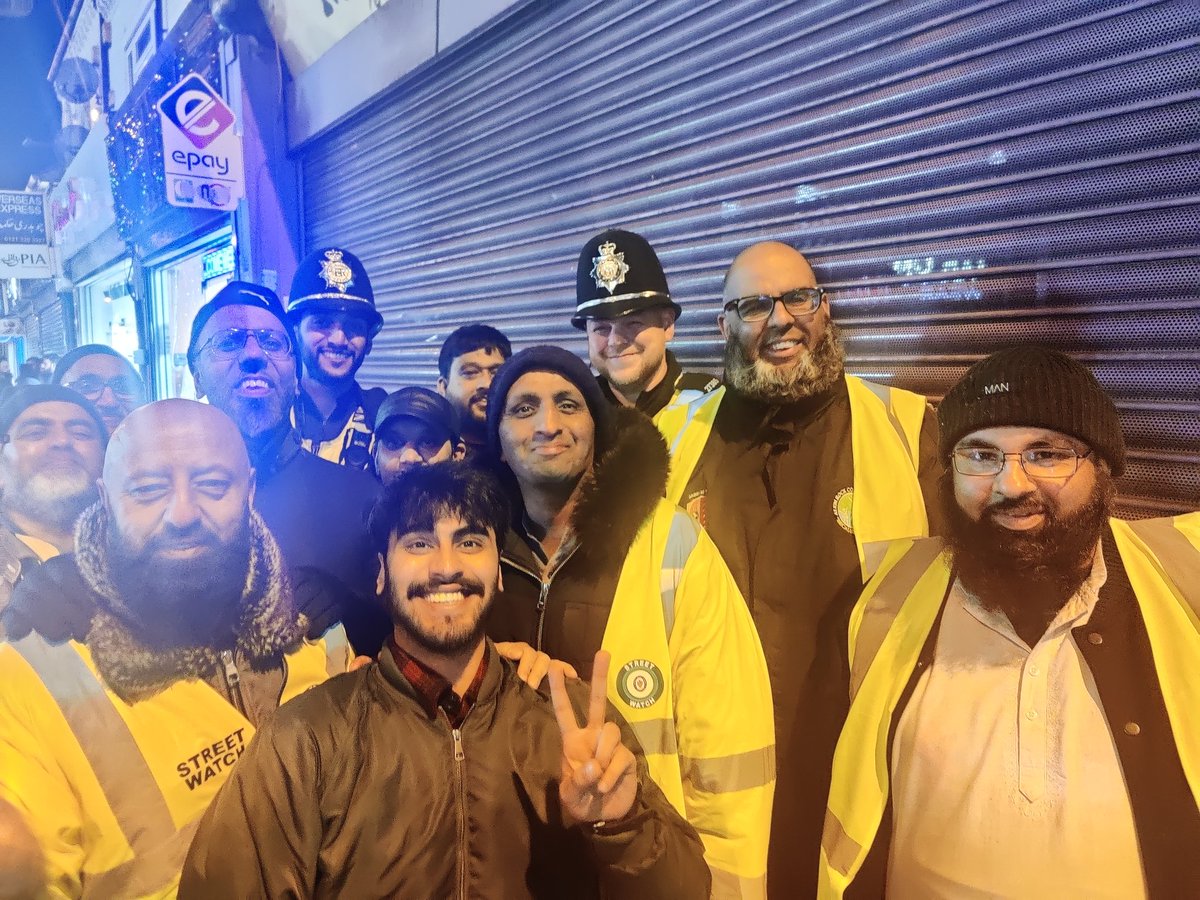 We worked closely with community members & @bhamts who joined us for our #ChaandRaat briefing and came out on patrol with us last night.

Positive engagement/feedback with no issues or incidents.

Another way how we continue to be transparent and build public trust & confidence.