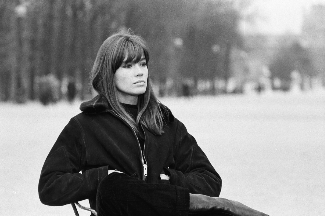 Francoise Hardy in the Jardin des Tuileries. 📸 Roger Kasparian