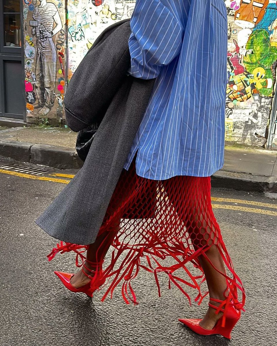 itsthestylehive's tweet photo. STYLEInspo - A Visual Representation Of Mixing Business + Pleasure.
Great Advice, in this context!

Featured - @fisayolonge 

#TheStyleHive 
#StyleInspiration https://t.co/47r8pU0UdM