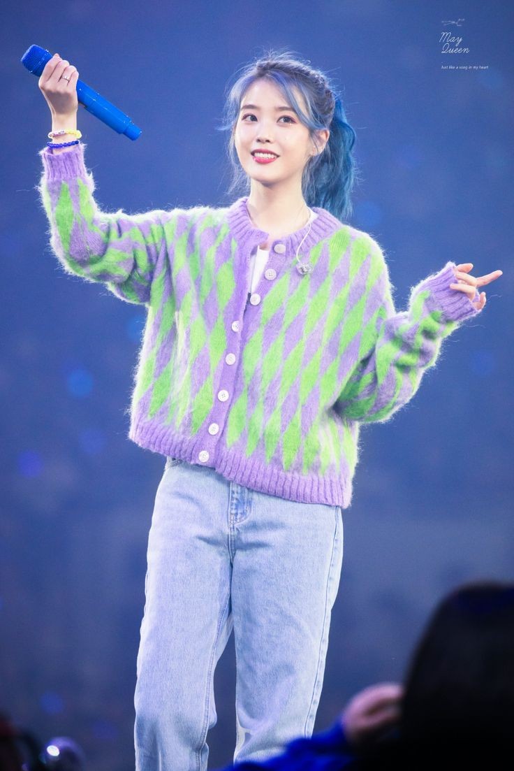 Omg guys!!! I've just found a cardigan similar to the one that IU wore on the encore stage on Love Poem tour 😭😭 mind you that I'm in love in this cardigan since she showed up in it 🥹 it's not exactly the same, but I think I'm gonna buy it either way