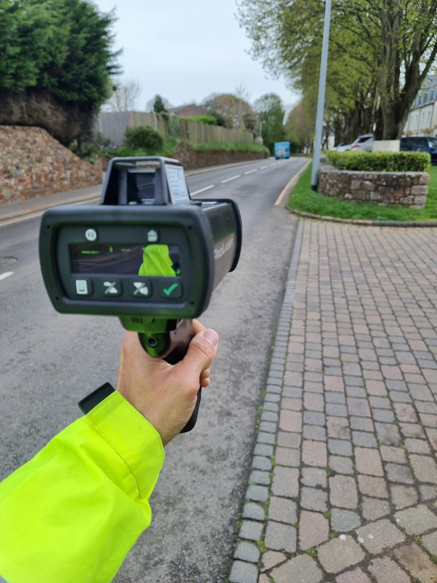 Speed checks carried out this morning on Princes Tower Road & Grande Route de St Martin! Majority sticking to speed limit (30mph), just one driver spoken to about excess speed 👍