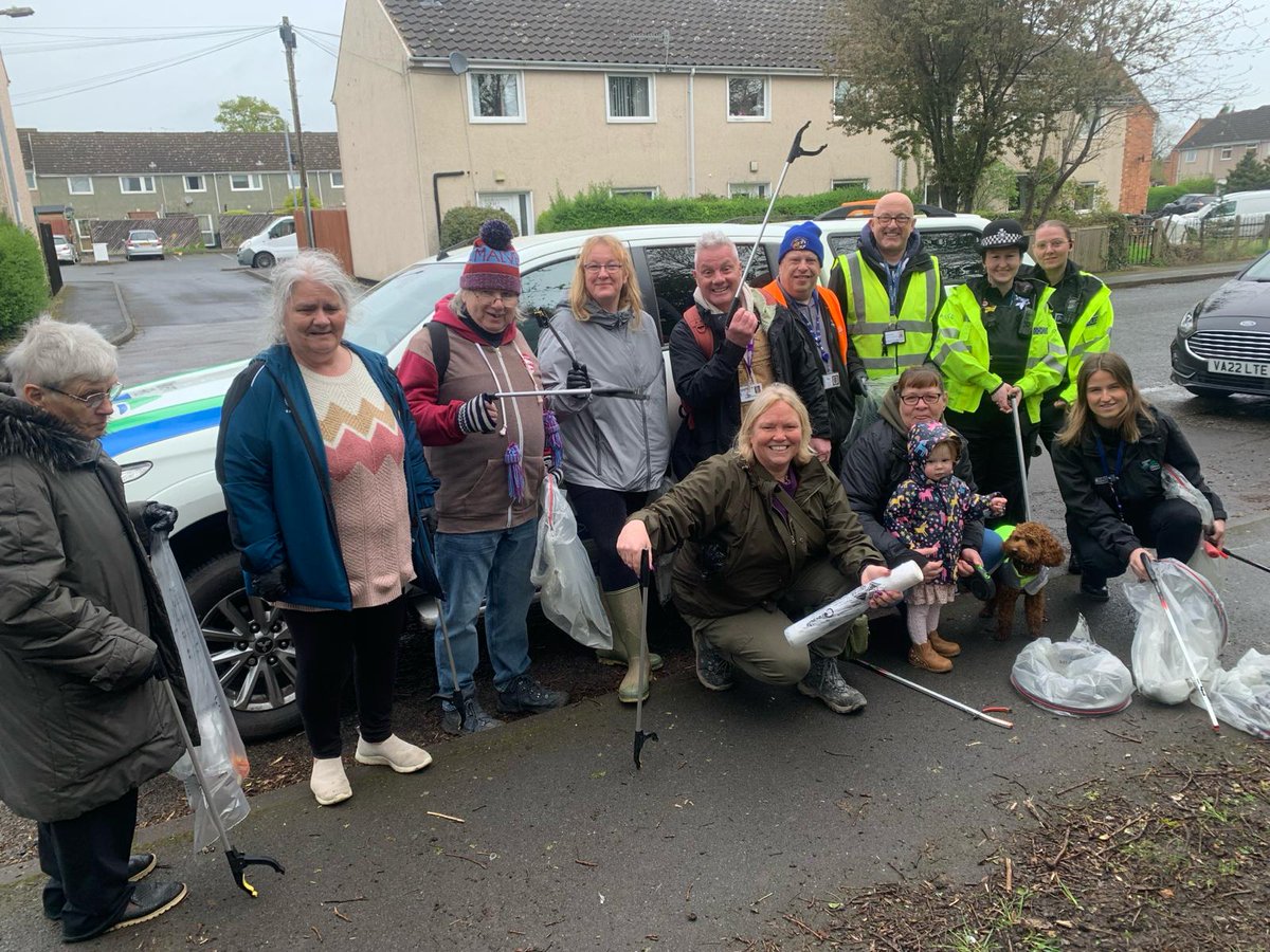 A quick litter pick in Elgar Avenue, Malvern. A bit wet but it looks great now thanks to partners and local residents #LoveWhereYouLive