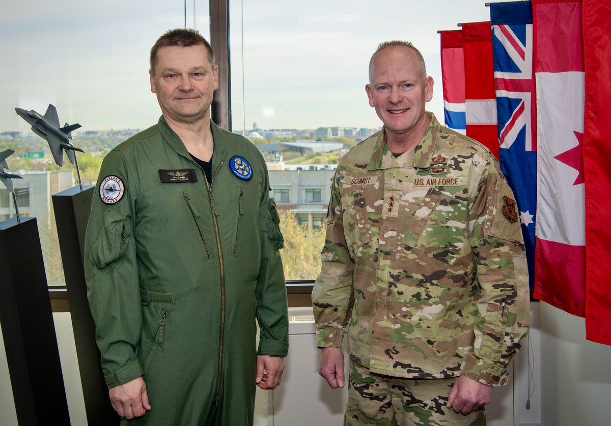 FinnishAirForce's tweet image. The Commander of the @FinnishAirForce and the Program Executive Officer for the @theF35JPO met in Crystal City on 8th April.
 
– We had good discussions about the future prospects of the 🇫🇮#F35Programme, which is progressing as planned, Maj. Gen. Keränen says.

📷JPO

#ilmavoimat