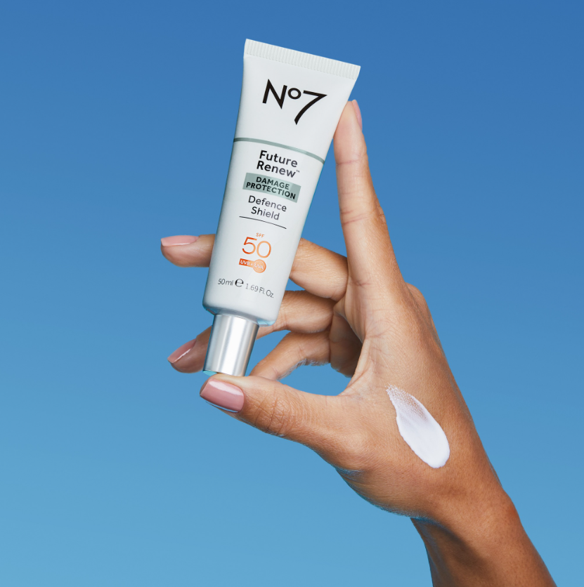 New beauty drop 📣 Meet the newest member of the No7 Future Renew Range - Defence Shield SPF 50 at @bootsuk ☀️ Shop now and save £10* on Future Renew with code REVERSE10: bit.ly/3TReJOI *Only one offer code per transaction. Offer available 10th April - 9th May.