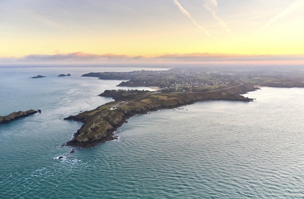 Inspire Expire Respire C'est la minute bretonne 💙 #MagnifiqueBretagne #pointedugrouin © Alexandre Lamoureux