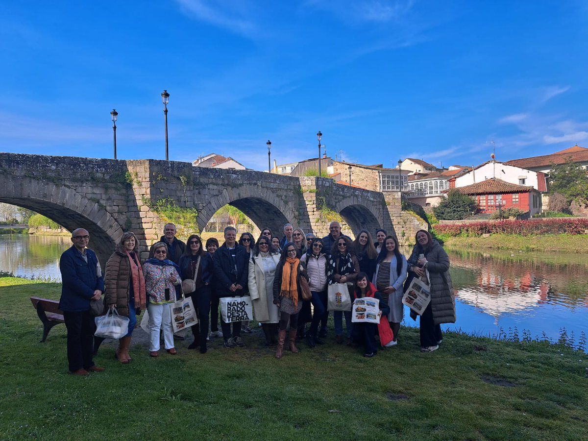 Con este maravilloso cielo azul, finalizamos la #Movilidad a <a href="/EoiMonforte/">EOI Monforte</a> junto a #eoiaviles y <a href="/eoidh/">EOI DOS HERMANAS</a> llenos de agradecimientos a nuestros compañeros y #alumnos #eoi y a <a href="/MonforteLemos/">Concello de Monforte</a> y al cálido recibimiento de su alcade. Fin del #proyecto Agrupaciones sobre #Dua #eoialcala