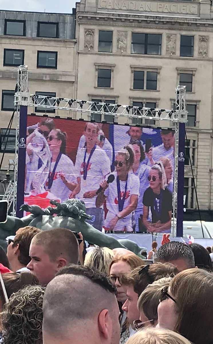 My favourite @RachelDaly3 memory was that little sing song we all had with you in Trafalgar Square on that scorching hot August day.. What a time it was to be alive ❤️ @Lionesses